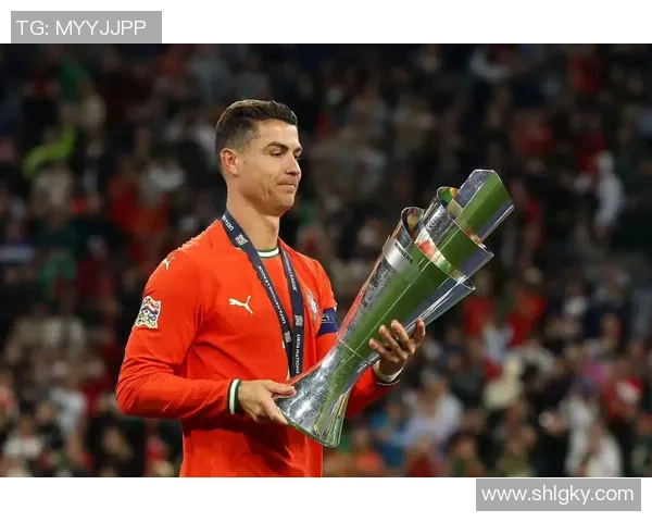 心目中最帅足球球星的精彩表现与独特魅力分析