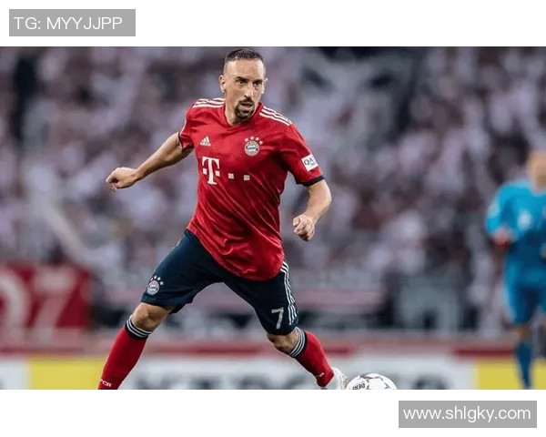 足球球星闪耀时尚舞台 展现运动与潮流完美结合的风采